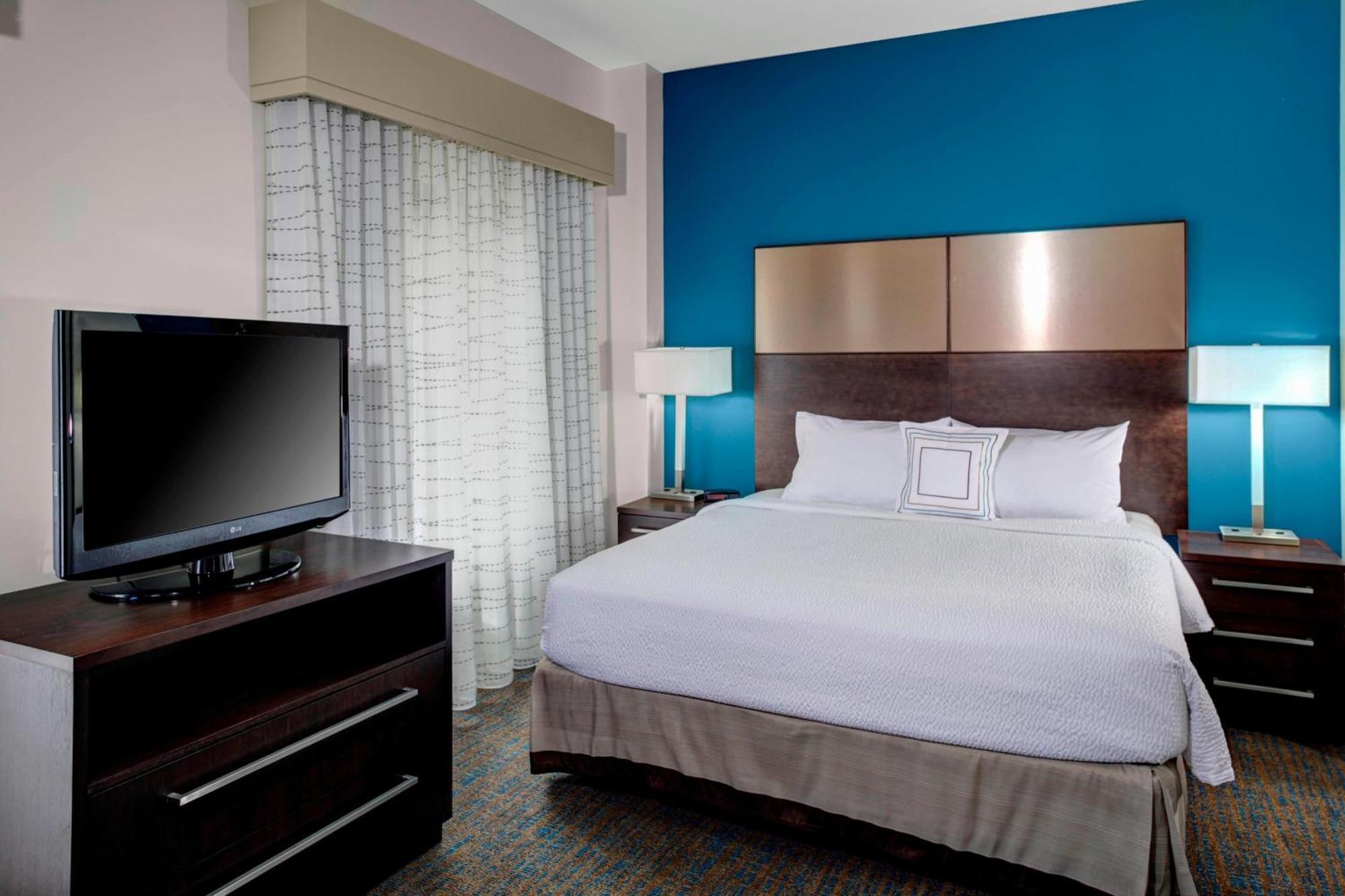 By Marriott Downtown Hotel