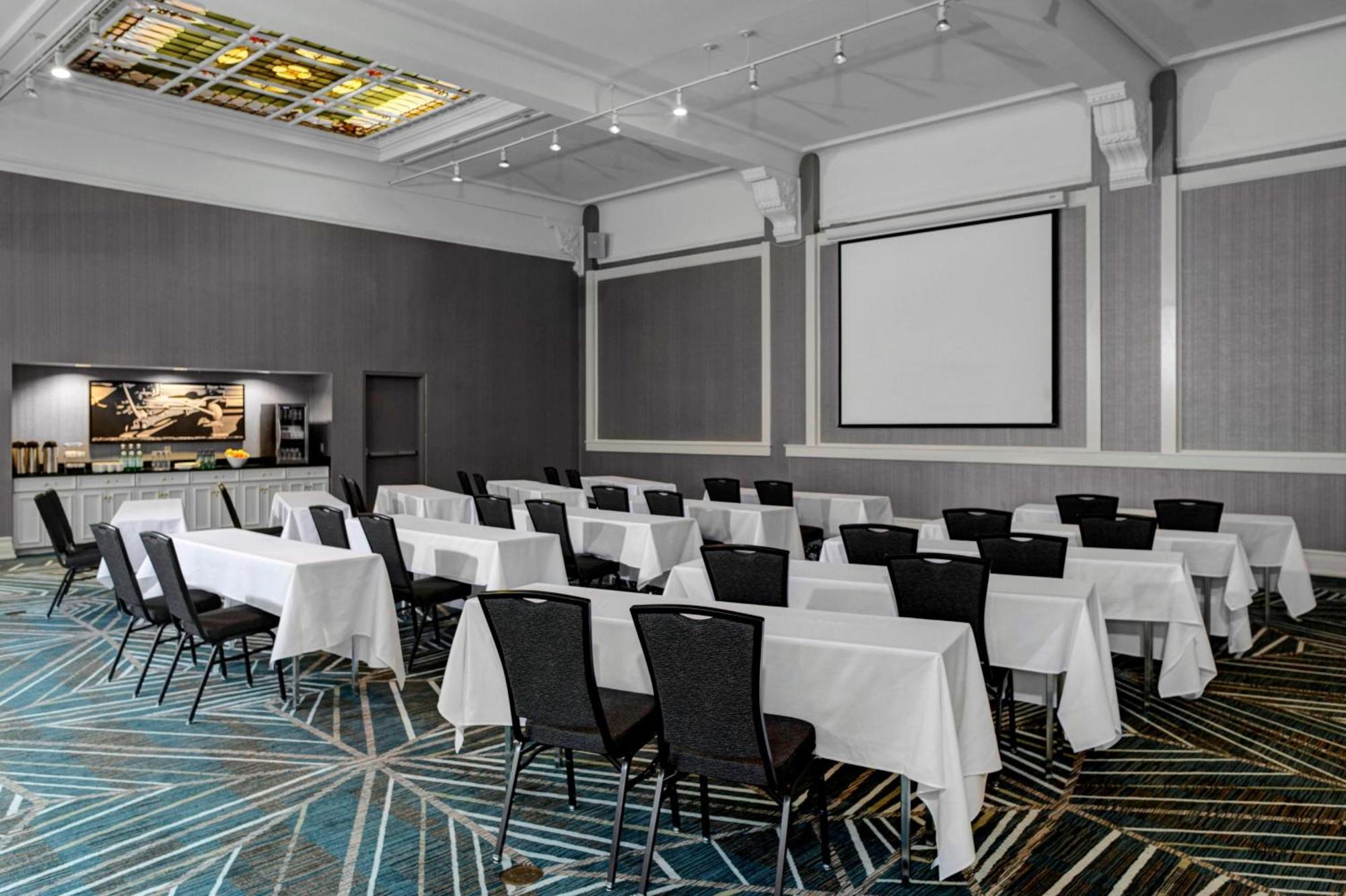 Hotel By Marriott Downtown 3*